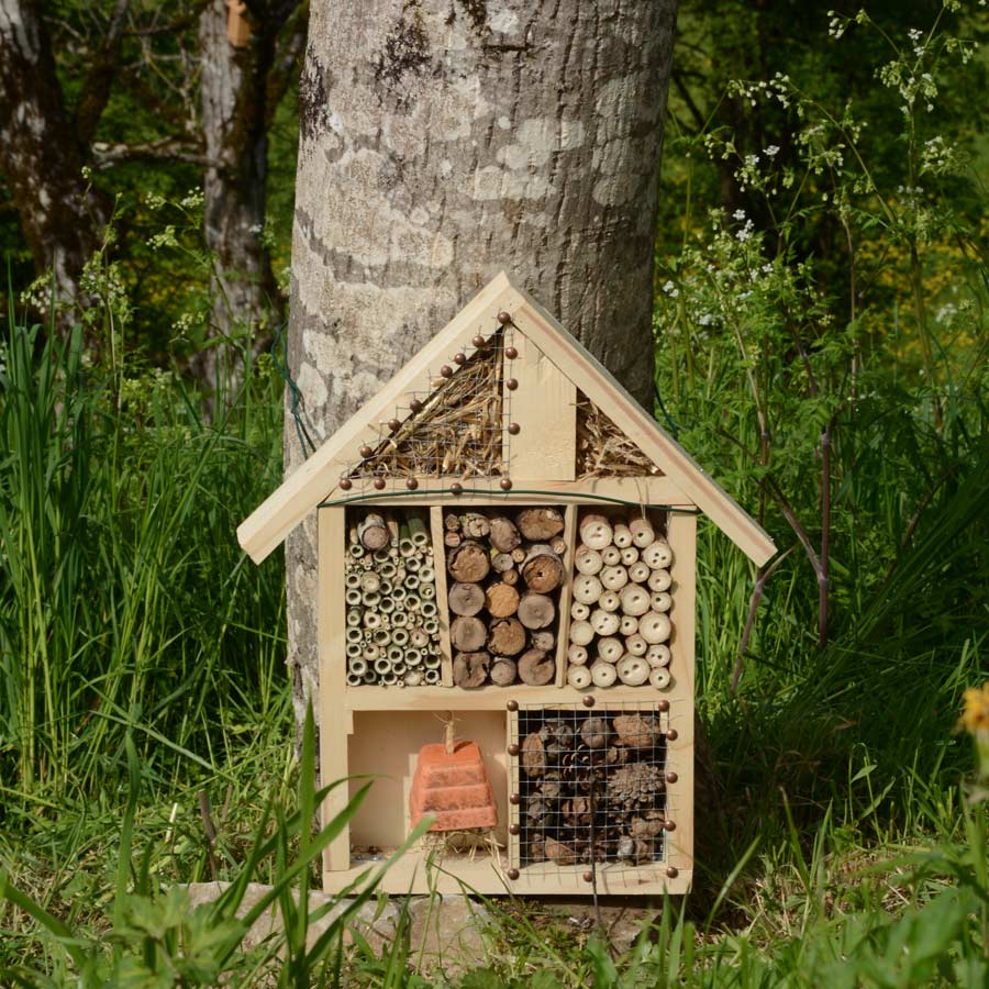 hôtel à insecte dans le jardin